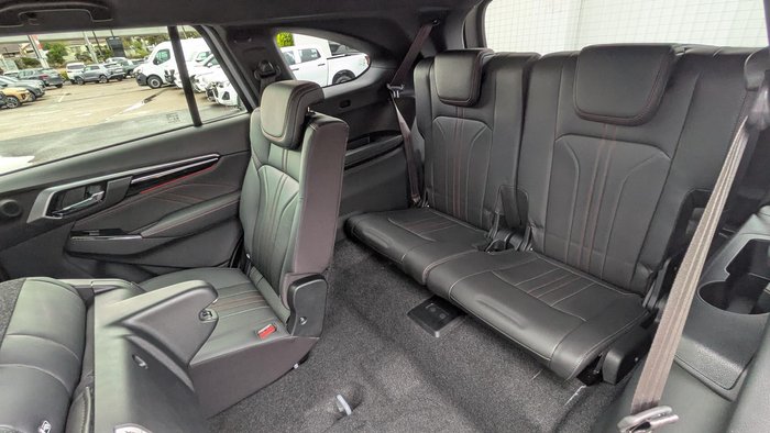 2025 Isuzu MU-X X-TERRAIN