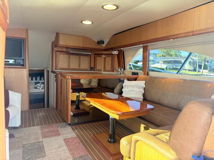 2006 Luhrs 41 Flybridge Cruiser