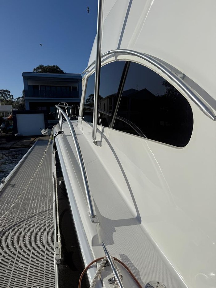 2006 Luhrs 41 Flybridge Cruiser