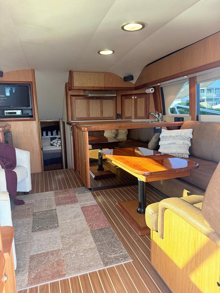 2006 Luhrs 41 Flybridge Cruiser