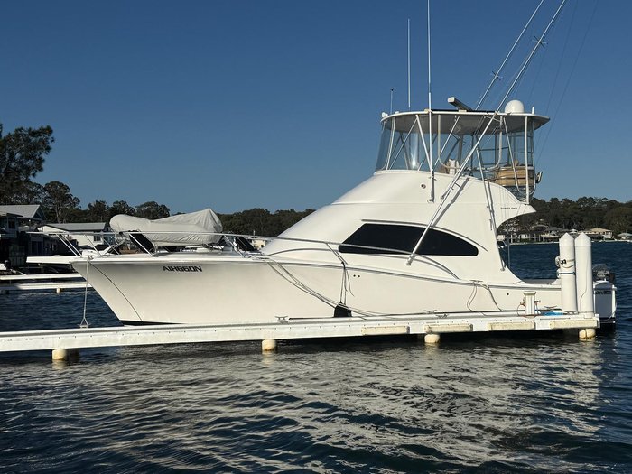 2006 Luhrs 41 Flybridge Cruiser