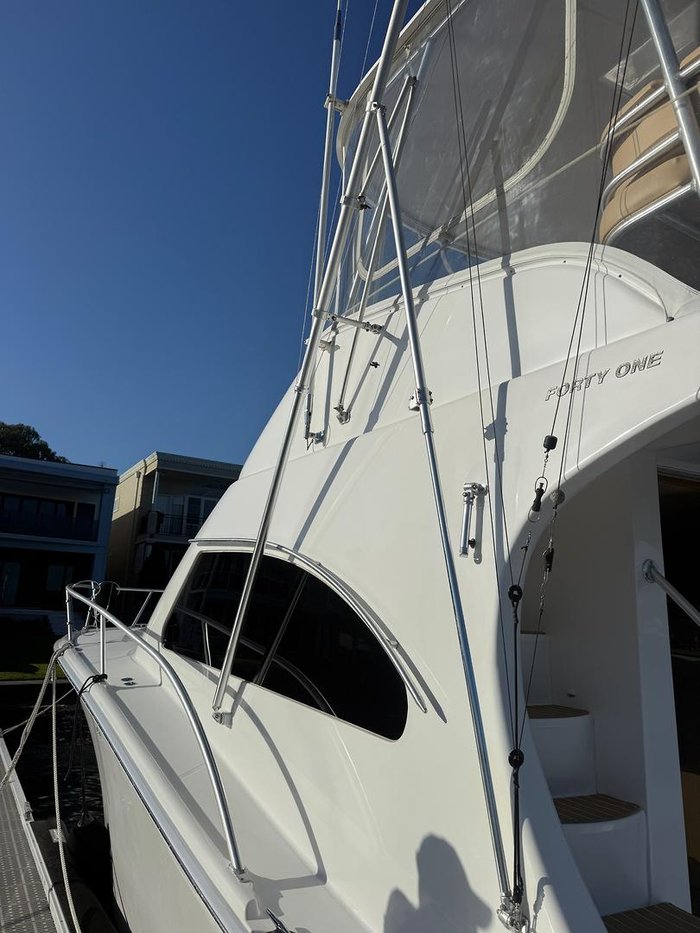 2006 Luhrs 41 Flybridge Cruiser