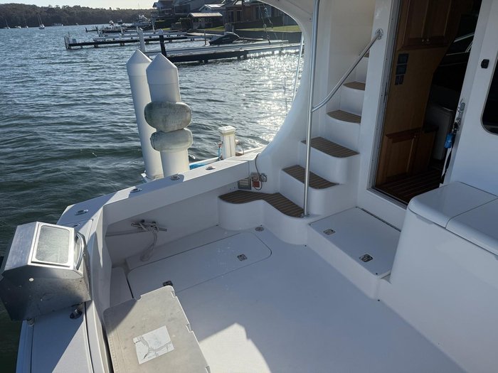 2006 Luhrs 41 Flybridge Cruiser