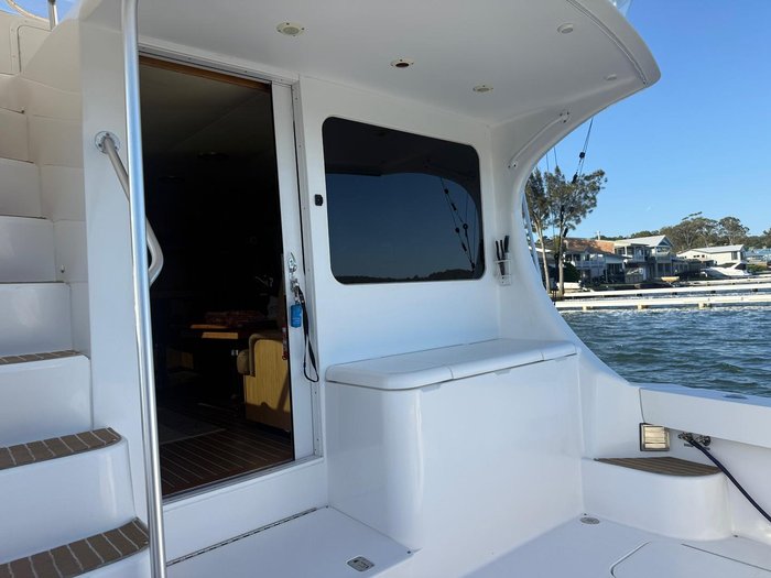 2006 Luhrs 41 Flybridge Cruiser