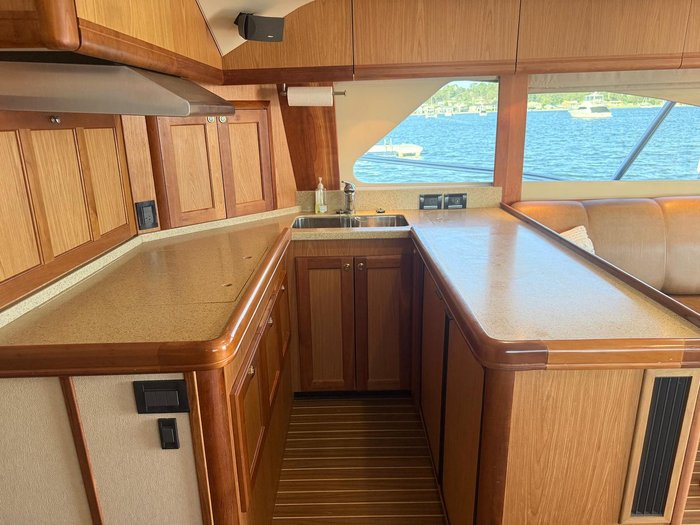 2006 Luhrs 41 Flybridge Cruiser