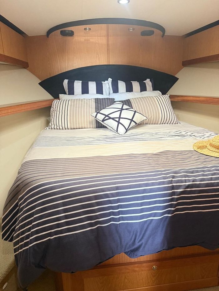 2006 Luhrs 41 Flybridge Cruiser