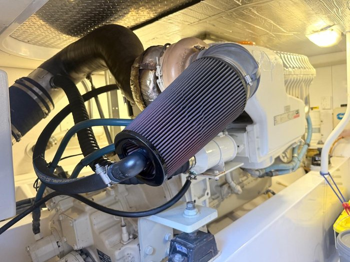 2006 Luhrs 41 Flybridge Cruiser