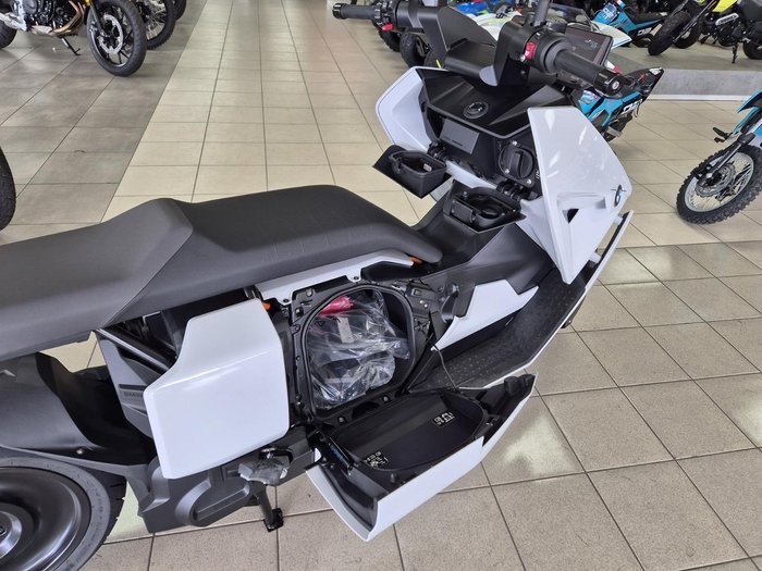 2024 BMW CE 04 CE White