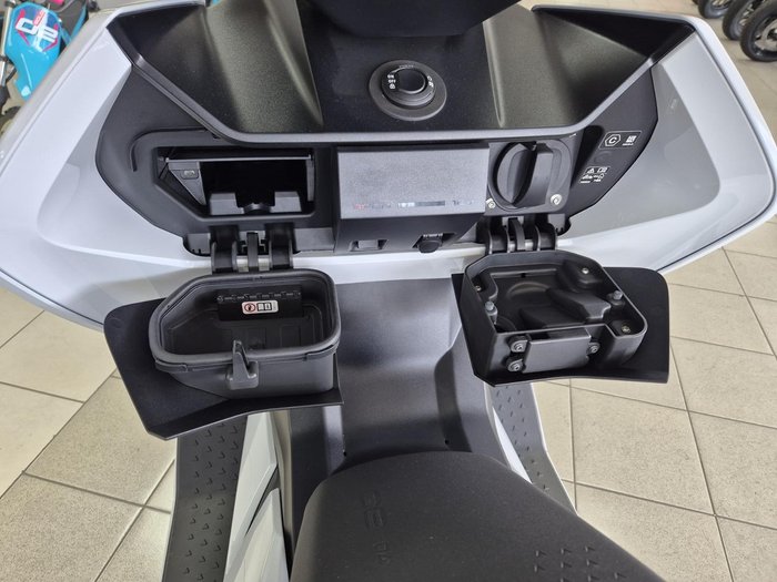 2024 BMW CE 04 CE White