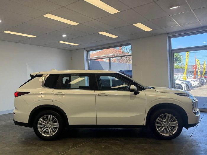 2022 Mitsubishi Outlander ES