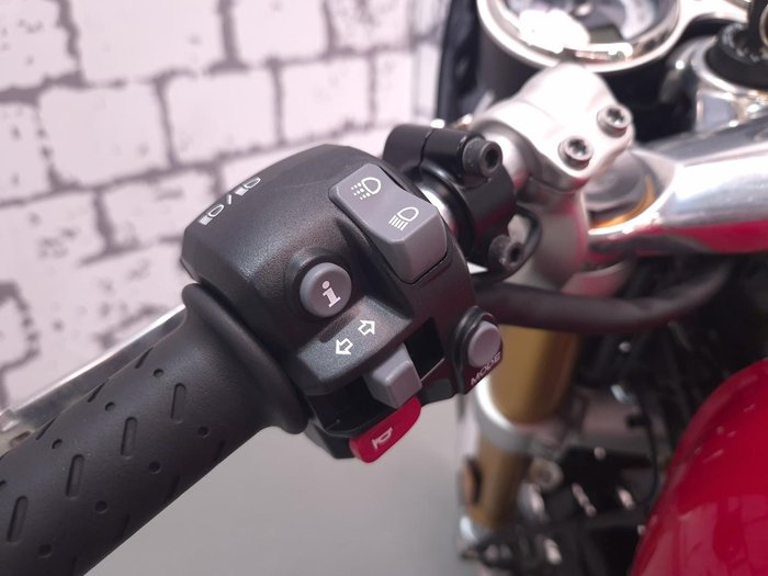 2017 Triumph Thruxton 1200 R Thruxton Red