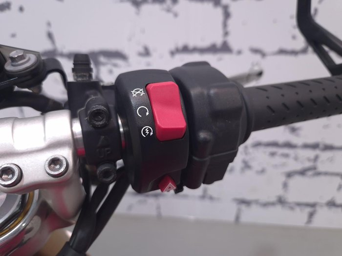 2017 Triumph Thruxton 1200 R Thruxton Red