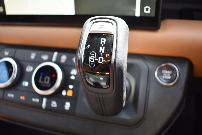 2023 Land Rover Defender 110 D300 X-Dynamic HSE L663 MY23.5 AWD Santorini Black