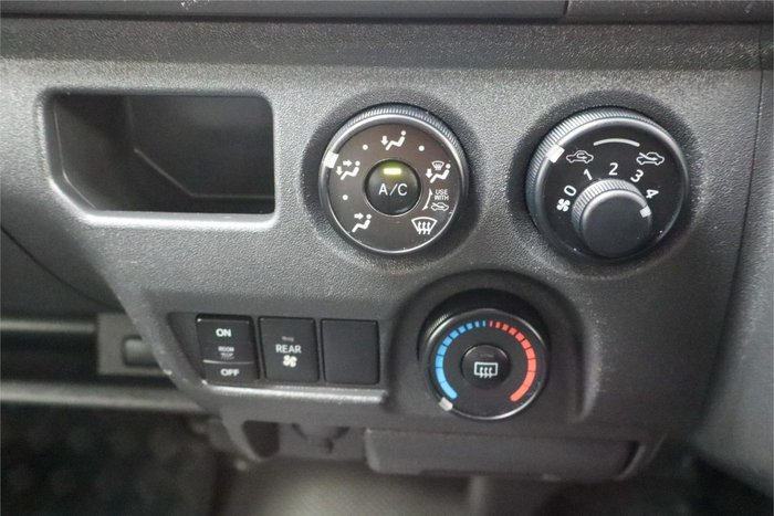 2017 Toyota Hiace Commuter TRH223R French Vanilla