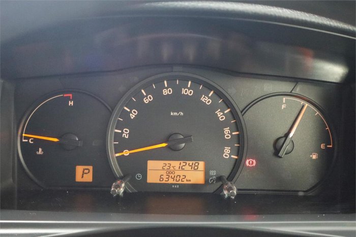 2017 Toyota Hiace Commuter TRH223R French Vanilla