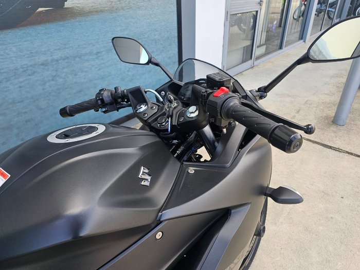 2024 Suzuki GIXXER Black