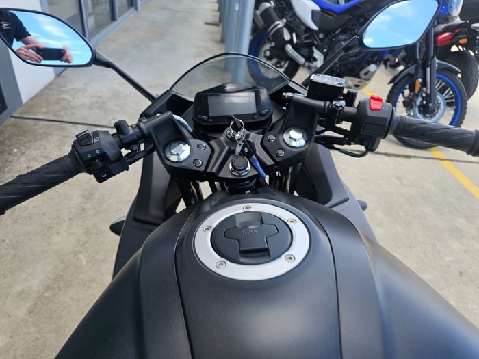 2024 Suzuki GIXXER Black