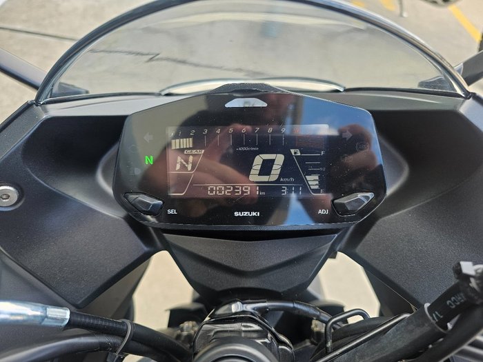 2024 Suzuki GIXXER Black