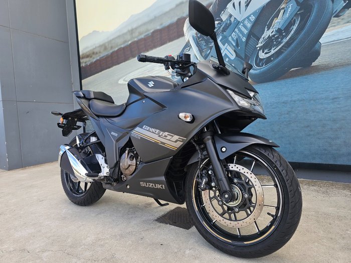 2024 Suzuki GIXXER Black