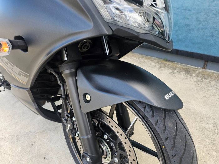 2024 Suzuki GIXXER Black