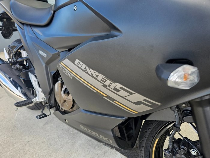 2024 Suzuki GIXXER Black