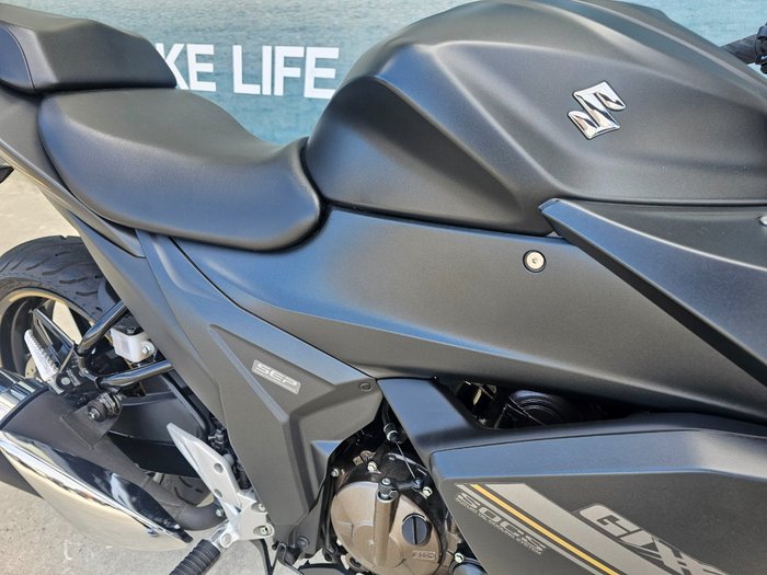 2024 Suzuki GIXXER Black