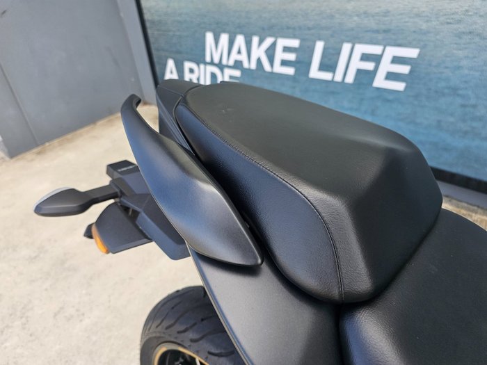 2024 Suzuki GIXXER Black