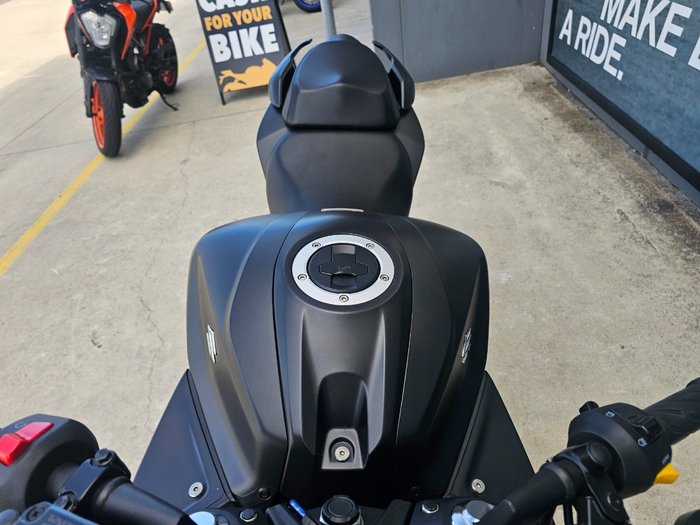 2024 Suzuki GIXXER Black