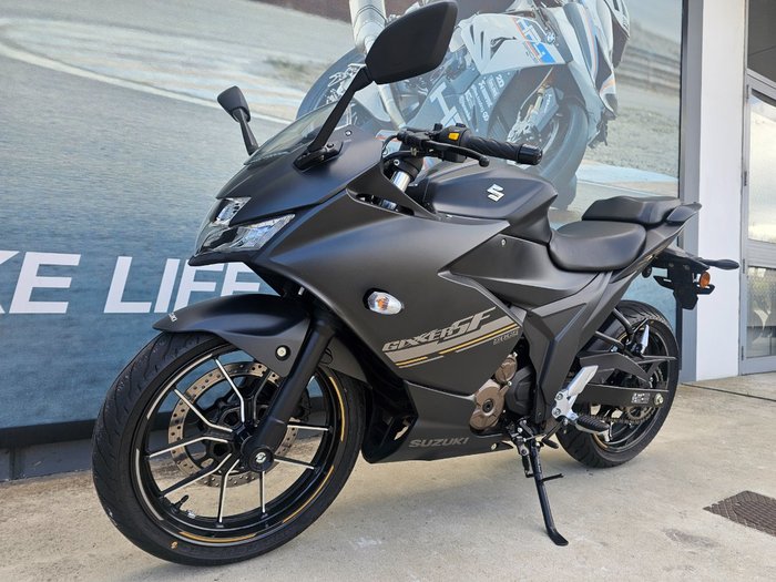 2024 Suzuki GIXXER Black
