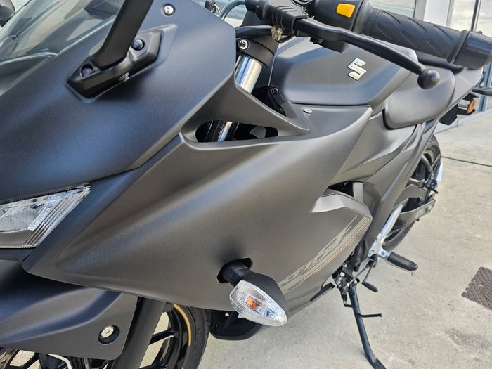 2024 Suzuki GIXXER Black