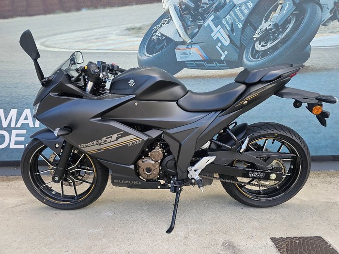 2024 Suzuki GIXXER Black
