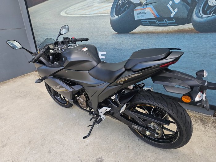 2024 Suzuki GIXXER Black
