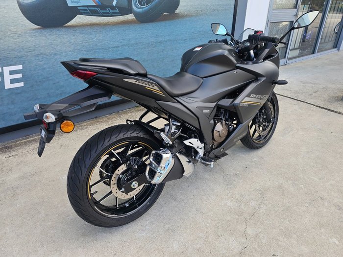 2024 Suzuki GIXXER Black
