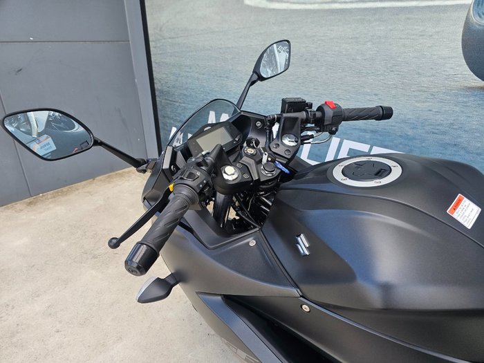 2024 Suzuki GIXXER Black