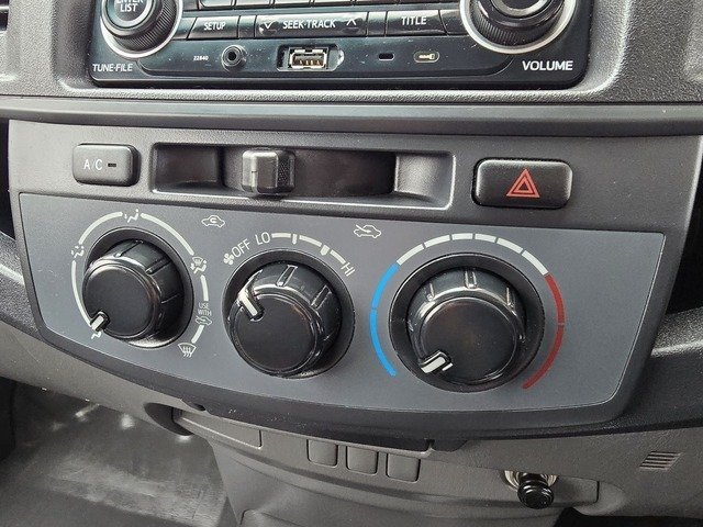 2013 Toyota Hilux SR