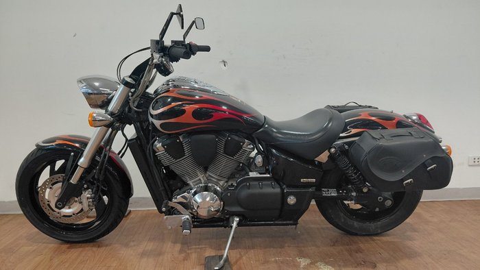 2006 Honda VTX1800C Black/red