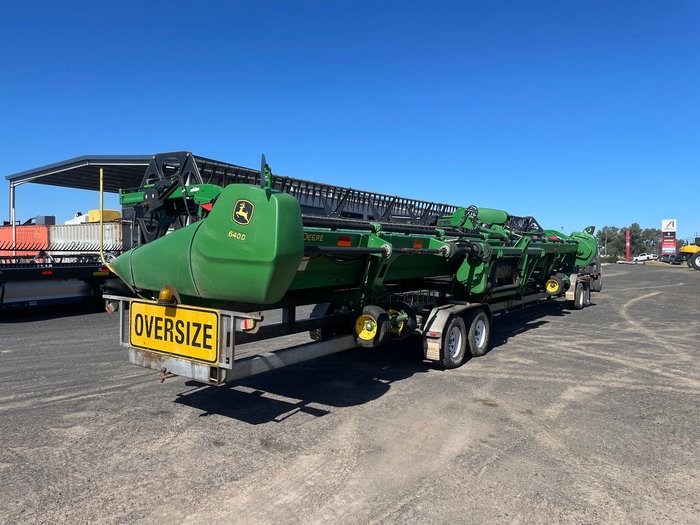 2017 John Deere S680 Combine & 640D Draper Front
