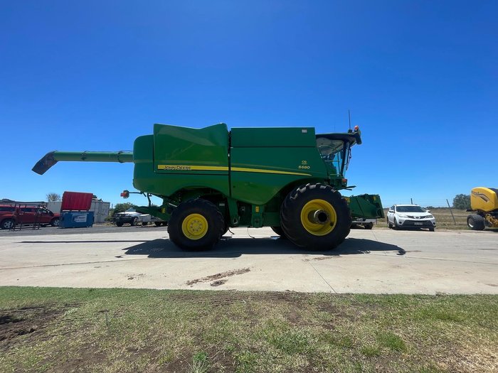 2017 John Deere S680 Combine & 640D Draper Front