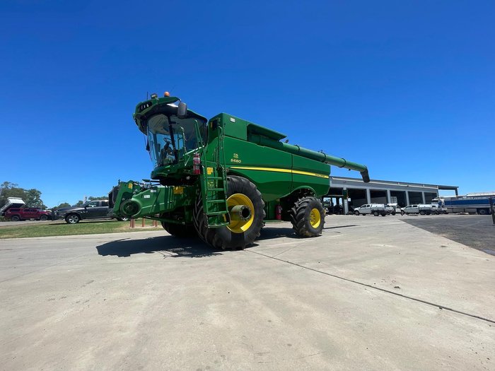 2017 John Deere S680 Combine & 640D Draper Front