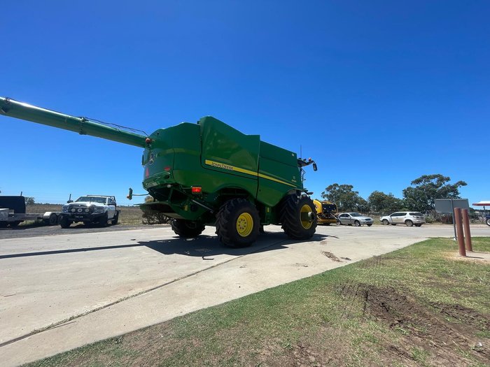2017 John Deere S680 Combine & 640D Draper Front
