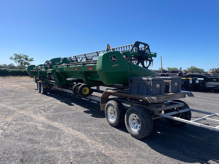 2017 John Deere S680 Combine & 640D Draper Front