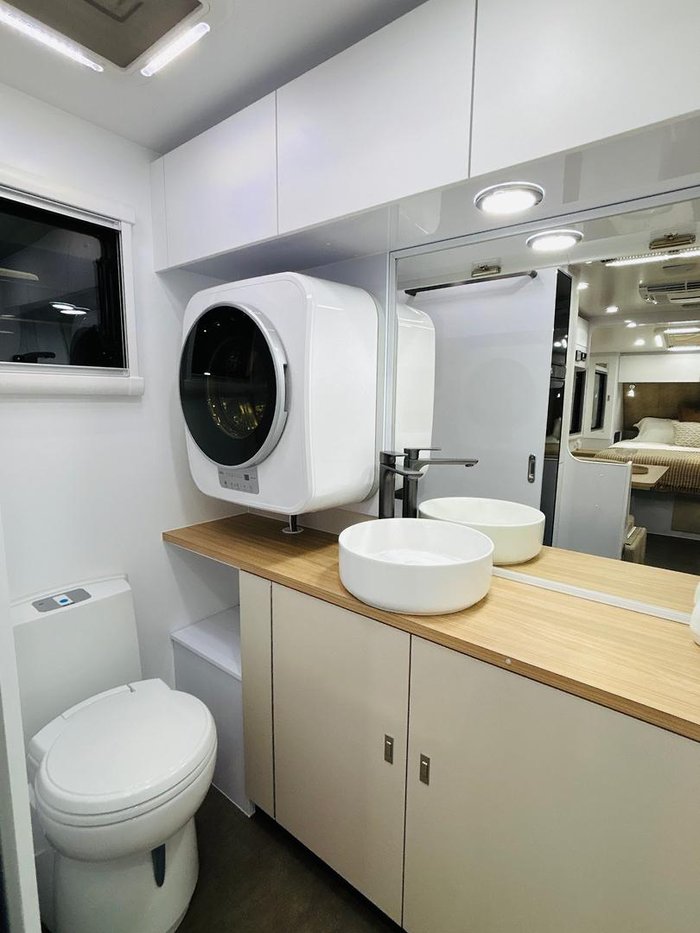 2025 Wonderland RV Amaroo 19Ft Rear Entry Door