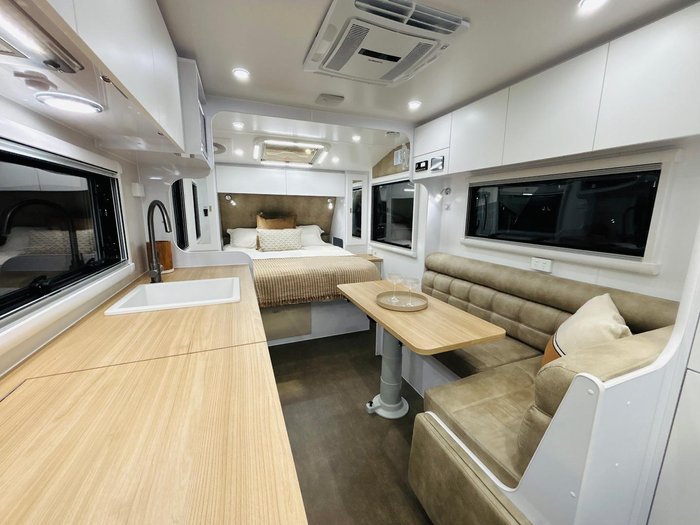 2025 Wonderland RV Amaroo 19Ft Rear Entry Door