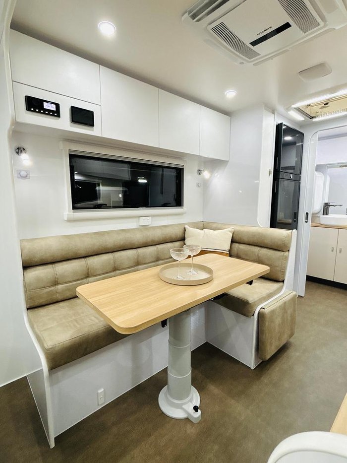 2025 Wonderland RV Amaroo 19Ft Rear Entry Door