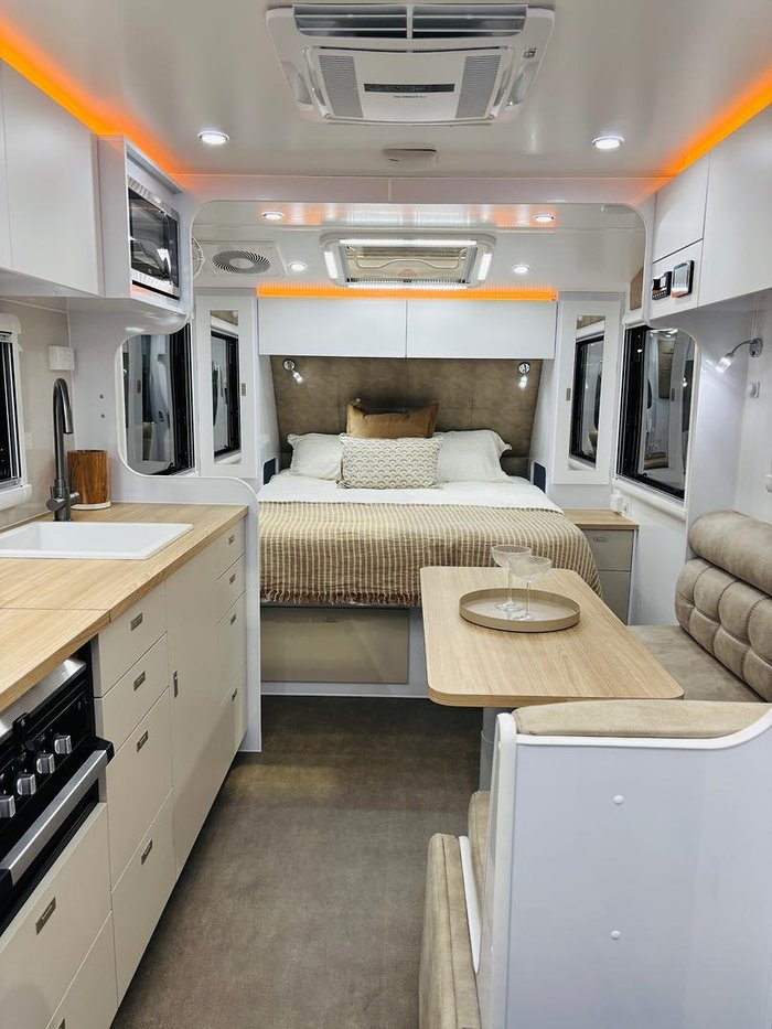 2025 Wonderland RV Amaroo 19Ft Rear Entry Door