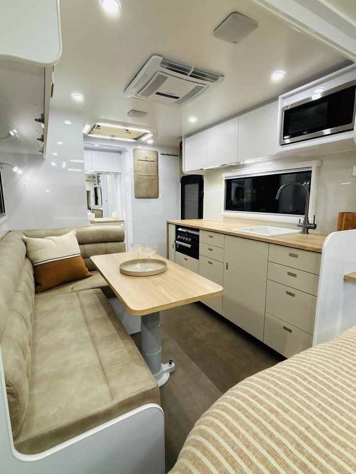 2025 Wonderland RV Amaroo 19Ft Rear Entry Door