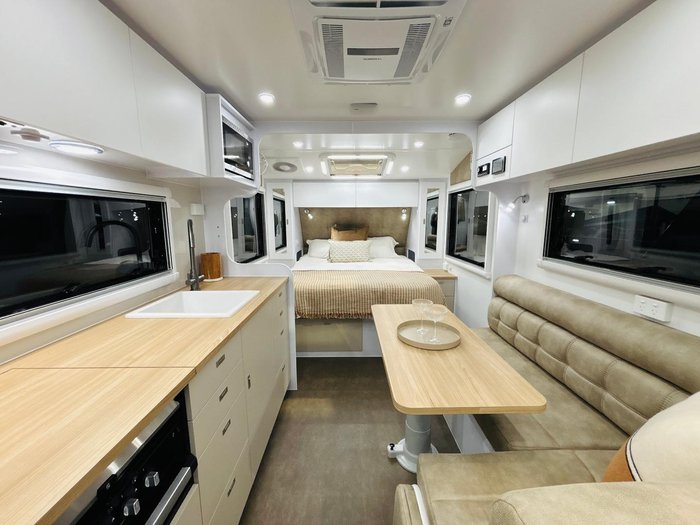 2025 Wonderland RV Amaroo 19Ft Rear Entry Door