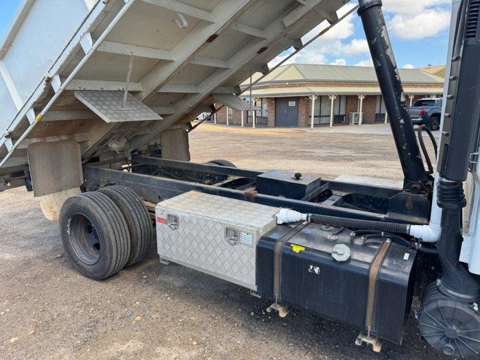 2017 Isuzu Npr 75/190 Crew Cab Tipper