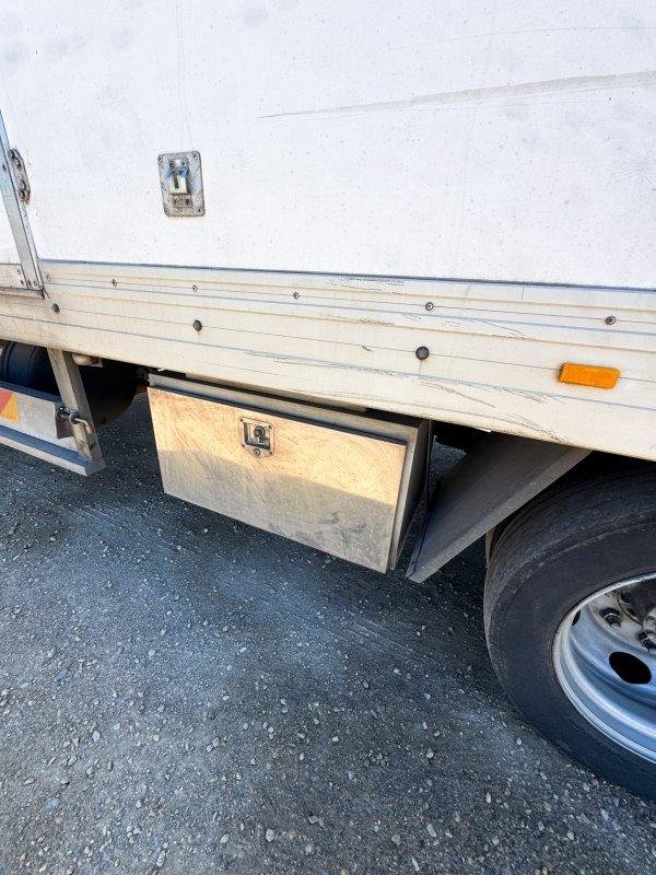 2008 Mitsubishi Fuso Fighter Fk 4X2 8 Pallet Fridge Truck