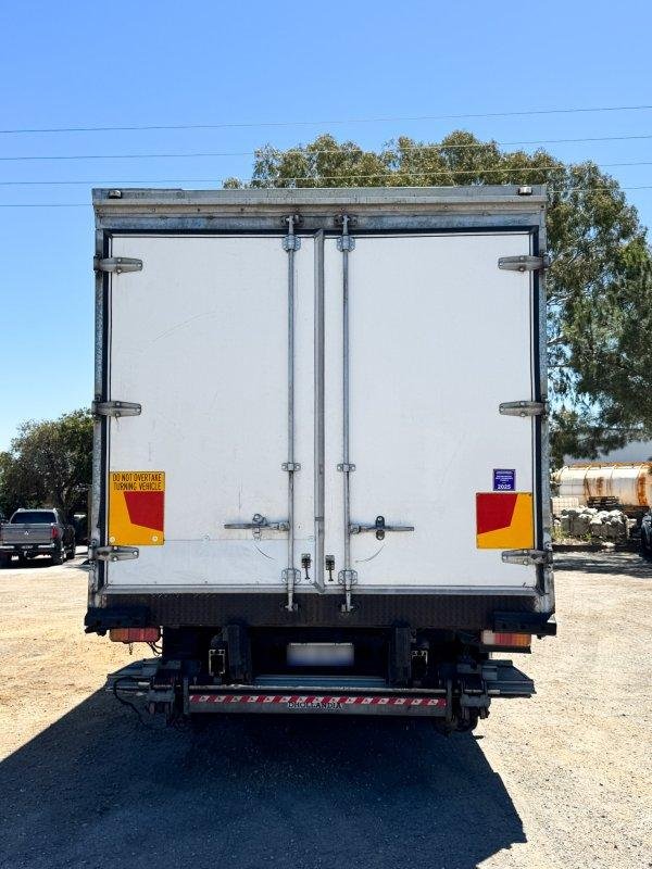 2008 Mitsubishi Fuso Fighter Fk 4X2 8 Pallet Fridge Truck